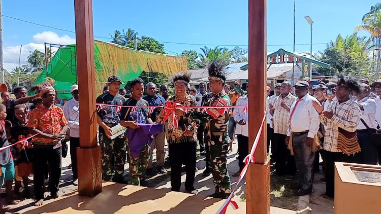 Satgas Yonif 123/Rajawali Pos Khaibar Waspada Bersama Masyarakat Resmikan Gereja Reformasi Hermon Amazu