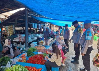 Polsek Salapian Sambangi Warga di Pekan Sabtu Tanjung Langkat, Hadirkan Rasa Aman di Tengah Aktivitas Masyarakat