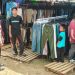 Patroli Humanis Polsek Sengah Temila, Penjual Pakaian Diajak Tingkatkan Kewaspadaan