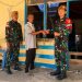 Satgas Pamtas RI-Malaysia Yonarmed 19/Bogani Terima Penyerahan Senjata Rakitan Dari Warga di Bengkayang