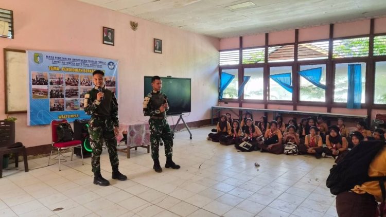 Bentuk Karakter Generasi Muda Perbatasan, Pos Kout Satgas Pamtas Yonarmed 13/Nanggala Berikan Pembekalan Wasbang dan Pramuka di SMPN 1 Ketungau Hulu