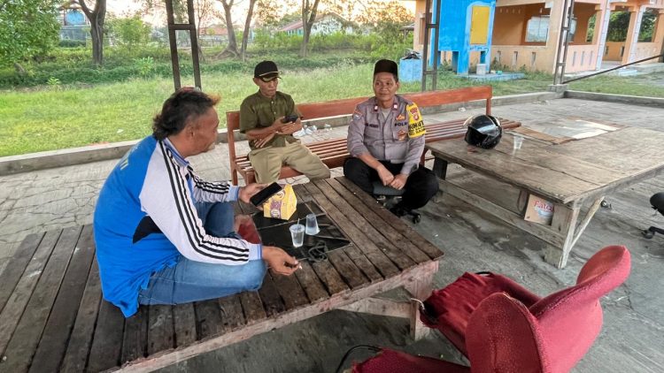 Jaga Jakarta Jaga Bekasi, Bhabinkamtibmas dan Babinsa Ajak Warga Jaga Kerukunan Jelang Pilkades