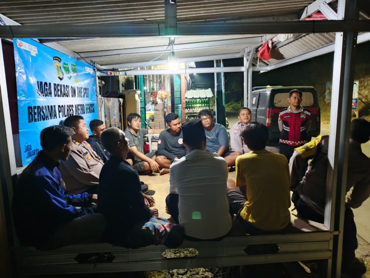 Jaga Bekasi On The Spot, Polsek Pebayuran Sosialisasikan Layanan Polisi 110 kepada Warga