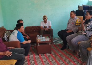 Jaga Bekasi, Bhabinkamtibmas Sumberurip Sambangi Warga dan Sosialisasikan Layanan Polisi