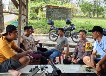 Jelang Pilkades, Bhabinkamtibmas Sukamekar Ajak Warga Jaga Persatuan