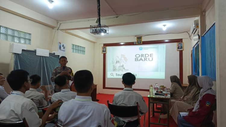 Police Goes to School, Bhabinkamtibmas Jejalenjaya Edukasi Pelajar SMA Islam Al-Munir tentang Bahaya NAPZA