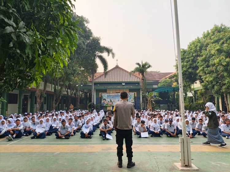 Police Goesl to School, Polsek Tambun Selatan Edukasi Pelajar SMAN 4 tentang Keselamatan Berkendara