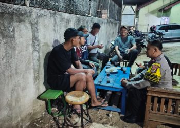 Jaga Bekasi, Bhabinkamtibmas Bojongsari Sambangi Warga dan Perkuat Kepedulian Kamtibmas