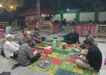 Jelang Pilkades, Bhabinkamtibmas Ridogalih Ajak Panitia Jaga Persatuan dan Stabilitas Kamtibmas