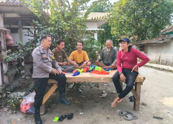 JAGA JAKARTA JAGA BEKASI, Bhabinkamtibmas Bojongsari Perkuat Silaturahmi bersama Warga