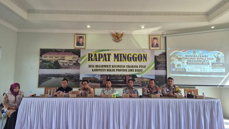 Polsek Cikarang Pusat Hadiri Sosialisasi Tahapan Pilkades Hegarmukti, Tekankan Netralitas Panitia dan Kondusivitas Wilayah