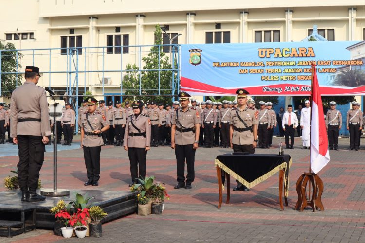 Polres Metro Bekasi Gelar Pelantikan Kabaglog, Penyerahan Jabatan Kasatresnarkoba, dan Sertijab Kasatlantas