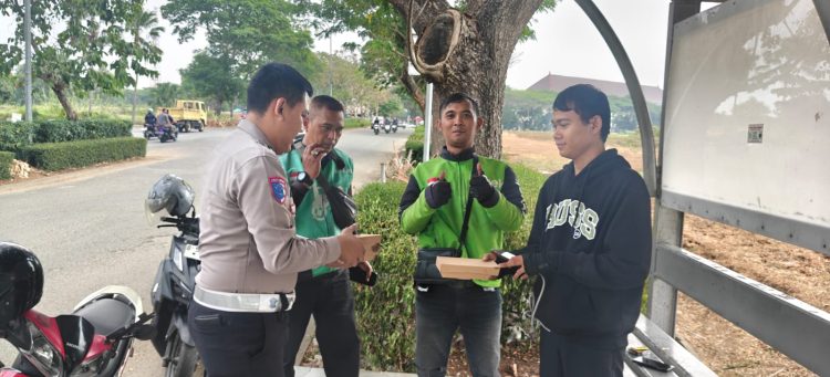 Jaga Jakarta Jaga Bekasi, Polantas Peduli Kasih Hadir untuk Pekerja dan Masyarakat di Kawasan Deltamas
