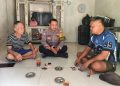Jaga Jakarta Jaga Bekasi, Bhabinkamtibmas dan Babinsa Sukarapih Sambangi Warga melalui DDS