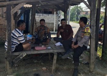 Jaga Jakarta Jaga Bekasi, Bhabinkamtibmas Nagasari Ajak Tokoh Masyarakat Perkuat Siskamling dan Waspadai Penipuan Online