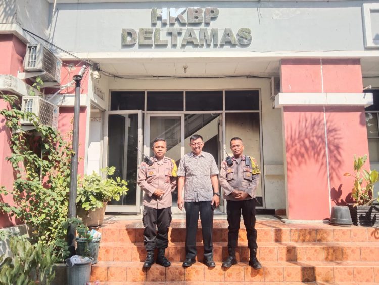 Polsek Cikarang Pusat Hadir dalam Minggu Kasih, Pastikan Ibadah Jemaat Deltamas Berjalan Nyaman
