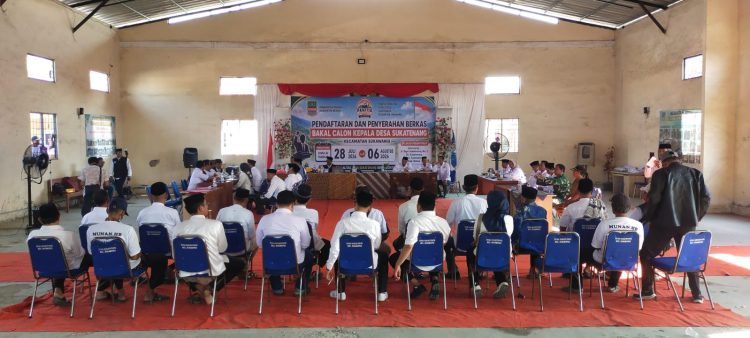 Jaga Jakarta Jaga Bekasi, Bhabinkamtibmas Pantau Pendaftaran Bakal Calon Kepala Desa Sukabudi