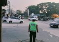 Polsek Cikarang Pusat Intensifkan Pengaturan Lalu Lintas, Arus Kendaraan di Depan Pasar Modern Cikarang Terpantau Ramai Lancar