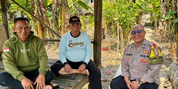 Bhabinkamtibmas Waringinjaya Sambangi Warga, Ajak Jaga Kamtibmas dan Bijak Hadapi Pilkades