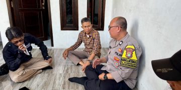 Bhabinkamtibmas Waringinjaya Sambangi Warga, Ajak Jaga Kamtibmas dan Bijak Sambut Pilkades