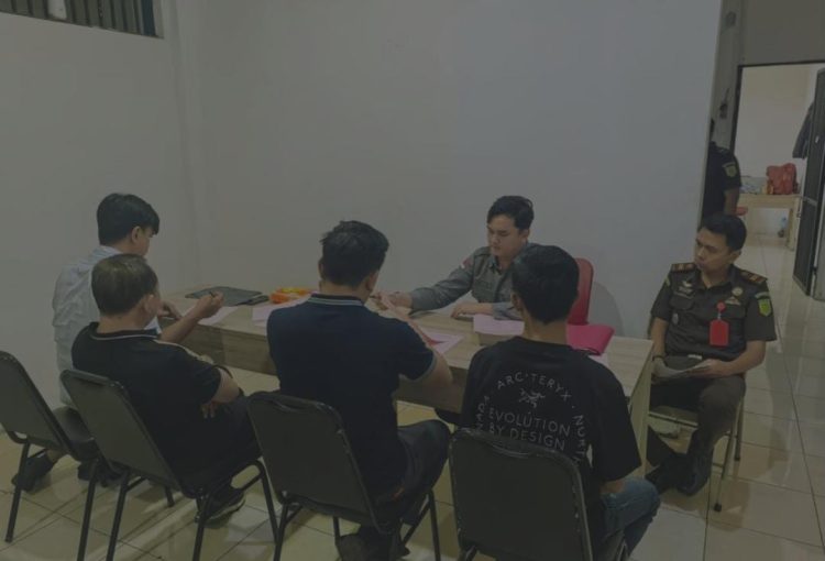 Satreskrim Polres Metro Bekasi Berhasil Tuntaskan Penyidikan, Tiga Tersangka Dugaan Penganiayaan Dilimpahkan ke Kejaksaan, Satu di Antaranya Anggota DPRD Aktif