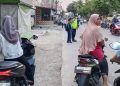 Yanmas Pagi Polsek Pebayuran Bantu Kelancaran Lalu Lintas di Depan SMPN 1 Pebayuran