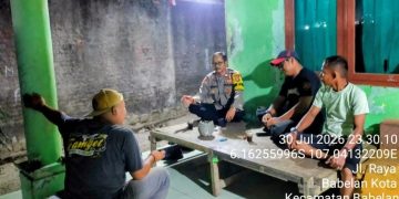 Bhabinkamtibmas Babelan Kota Sambangi Warga, Perkuat Binsiskamling dan Kewaspadaan Curanmor