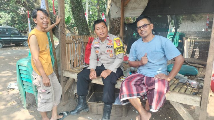 Jaga Bekasi On The Spot, Bhabinkamtibmas Sukasari Sambangi Tokoh Masyarakat
