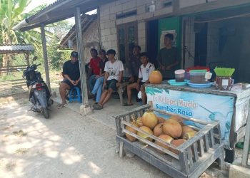 Bhabinkamtibmas Lenggahsari Sambangi Warga, Ajak Jaga Kerukunan dan Waspadai Penyakit Musim Pancaroba