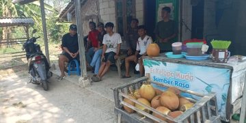 Bhabinkamtibmas Lenggahsari Sambangi Warga, Ajak Jaga Kerukunan dan Waspadai Penyakit Musim Pancaroba