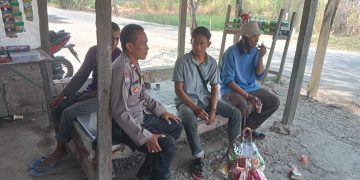 Bhabinkamtibmas Mekarjaya Sambangi Warga, Ajak Aktif Menjaga Kamtibmas