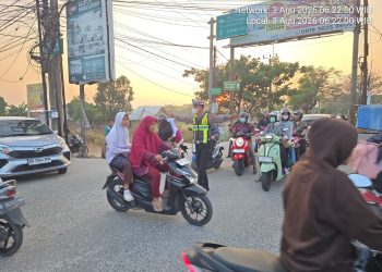 Jaga Jakarta Jaga Bekasi, Personel Polsek Babelan Atur Lalu Lintas pada Jam Berangkat Kerja