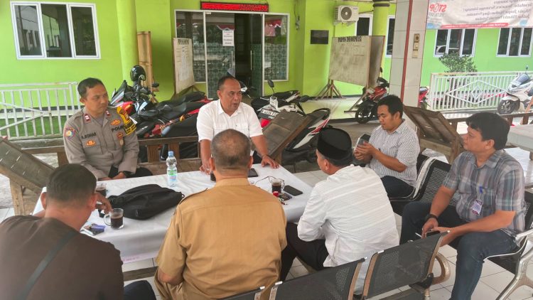 Polsek Cikarang Barat Koordinasikan Jadwal Pendaftaran Bakal Calon Kepala Desa Danau Indah
