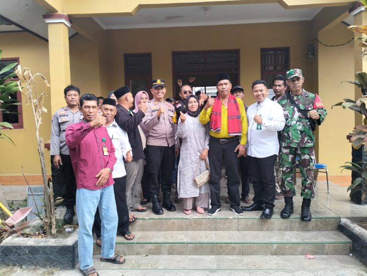 Polsek Muaragembong Amankan Pendaftaran Bakal Calon Kepala Desa Pantai Mekar