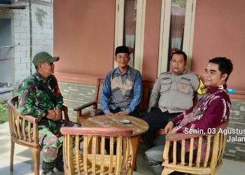 Jaga Bekasi On The Spot, Bhabinkamtibmas Setu Sambangi Tokoh Agama dan Warga Desa Tamansari