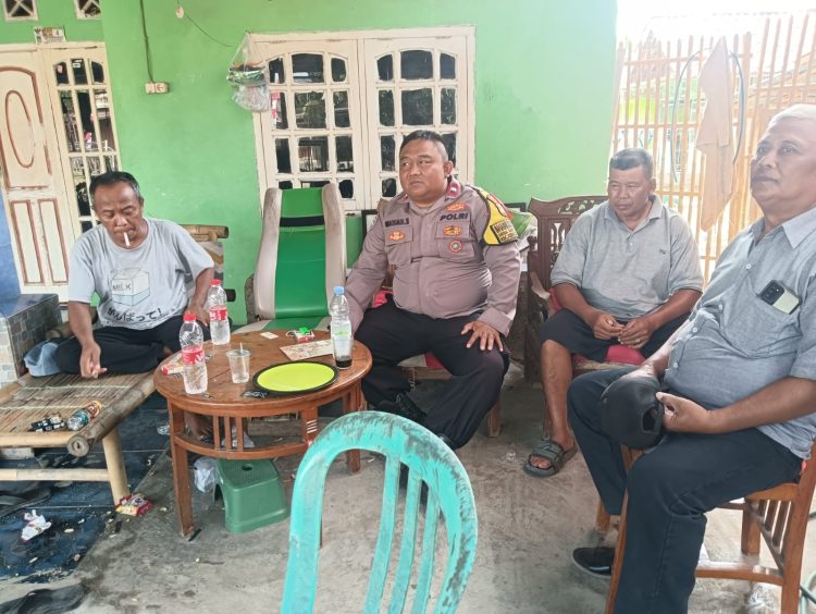 Bhabinkamtibmas Polsek Kedungwaringin Sambangi Warga Karangmekar, Ajak Aktif Jaga Kamtibmas
