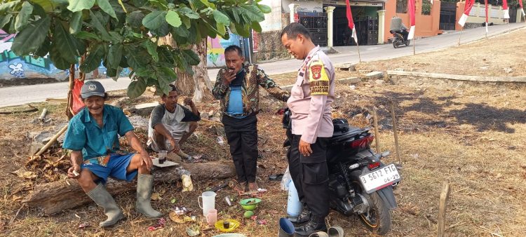 Bhabinkamtibmas Desa Sukaragam Sambangi Warga, Sampaikan Imbauan Kamtibmas dan Pencegahan Kebakaran