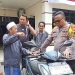 Polsek Serang Baru Kembalikan Sepeda Motor Hasil Operasi Kejahatan Jalanan kepada Pemiliknya