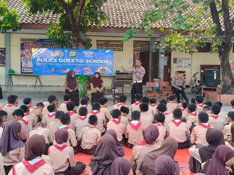 POLICE GOES TO SCHOOL: TANAMKAN TERTIB BERLALU LINTAS DAN CEGAH BULLYING SEJAK DINI