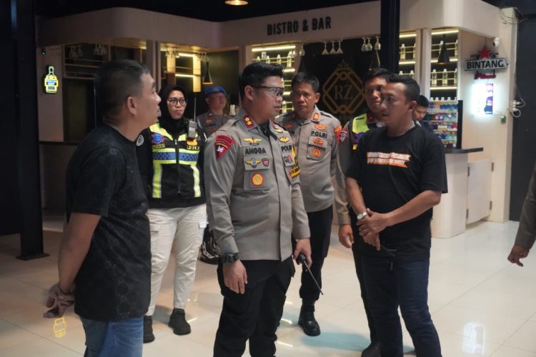 Patroli Humanis Polres Metro Bekasi Kawal Nobar Persib Bandung vs Persija Jakarta
