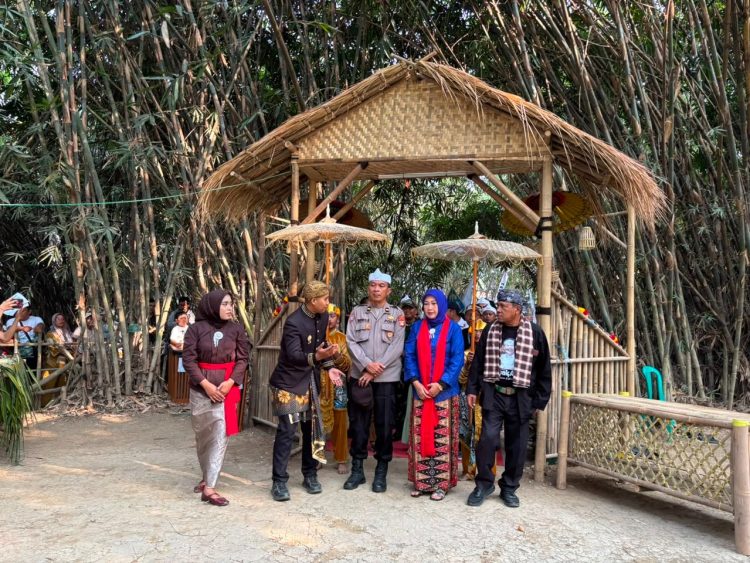 Jaga Jakarta Jaga Bekasi, Polsek Cikarang Pusat Hadiri Grand Opening Pasar Rancahiang Desa Pasirtanjung