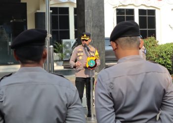 Pimpin Apel Pagi, Plh Kapolres Metro Bekasi Tekankan Pelayanan Masyarakat, Netralitas Pilkades dan Disiplin Personel
