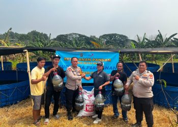 Ketahanan Pangan, Berdayakan Buruh! Polres Metro Bekasi Berikan 12 Kolam Bioflok dan Bibit Lele