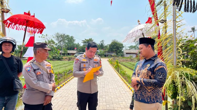 Polres Metro Bekasi Dampingi Penilaian Lomba Gapura HUT RI ke-81 di Sukaurip