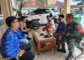 Jaga Jakarta Jaga Bekasi, Bhabinkamtibmas Sertajaya Sambangi Warga dan Sosialisasikan Layanan Polisi 110