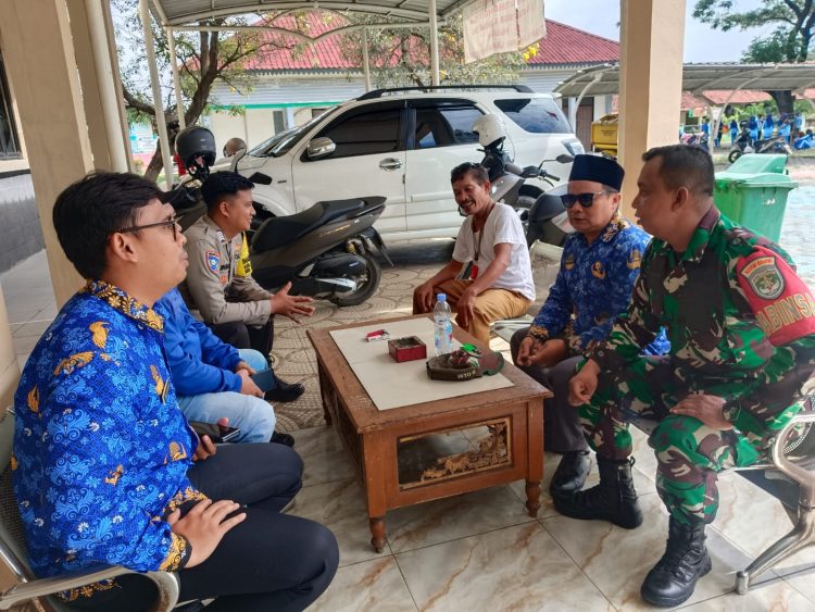 Jaga Jakarta Jaga Bekasi, Bhabinkamtibmas Sertajaya Sambangi Warga dan Sosialisasikan Layanan Polisi 110