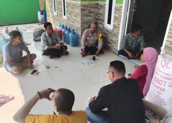 Bhabinkamtibmas Sukadaya Sambangi Warga Sampaikan Imbauan Kamtibmas