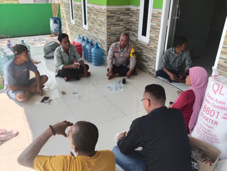 Bhabinkamtibmas Sukadaya Sambangi Warga Sampaikan Imbauan Kamtibmas