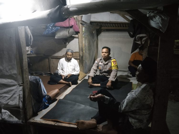 Jaga Jakarta Jaga Bekasi, Polsek Cikarang Pusat Sambangi Poskamling Pasirtanjung dan Ajak Warga Perkuat Pamswakarsa