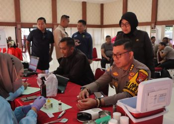 Semarak HUT RI ke-81, Plh Kapolres Metro Bekasi Pimpin Donor Darah dan Skrining Jantung